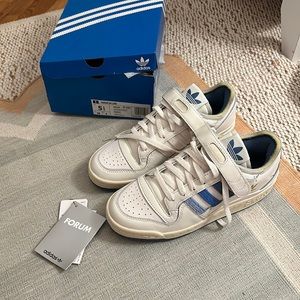 Adidas forum low blue suede